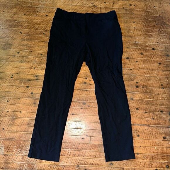 Chico’s Perfect Stretch black comfortable 1.5 short pants - Picture 1 of 3